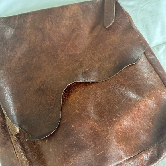 Distressed brown leather Messenger Bag! - Picture 4 of 9